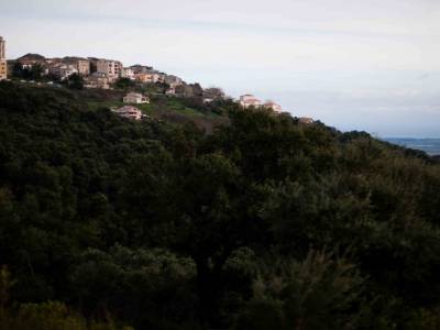 Village de Borgo, dans les hauteurs de la côte oriental au sud de Bastia.