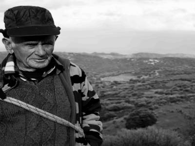 Rencontre éphémère avec un ancien berger des Agriates.