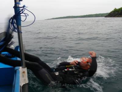 et une culbute pour rentrer dans l eau!!!