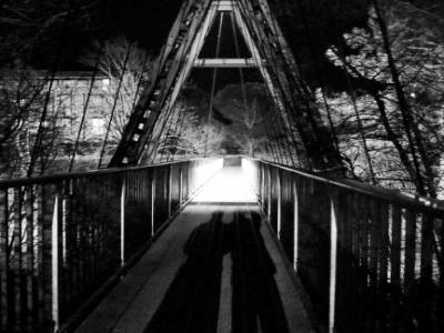 Ombre sur passerelle