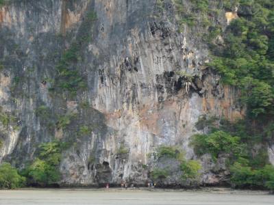 Falaises, grottes, temple, long tail boat, coucher du soleil... et GRIMPE !!!