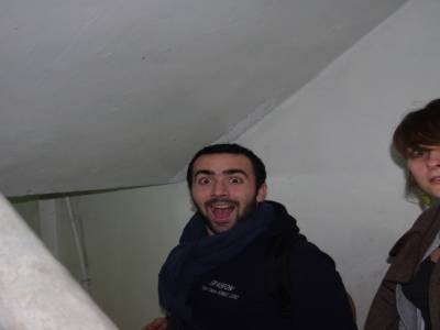 Dans les escaliers lugubres de la Guesthouse