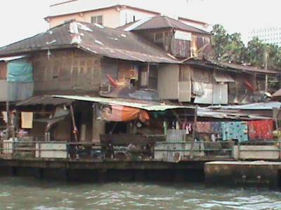 maisons au bord du fleuve BANGKOK