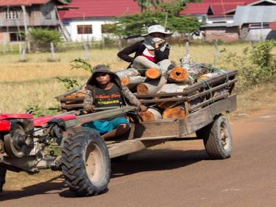 Véhicule agricole pouvant servir de taxi