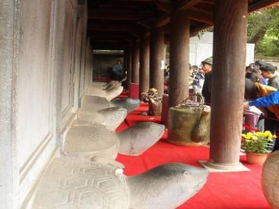 promotions de mandarins au temple de la litterature a Hanoi