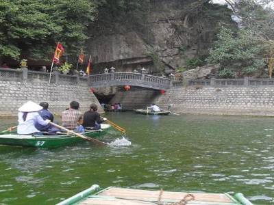 Trang An, pres de Nimh Binh (au rond point a gauche, plein ouest)