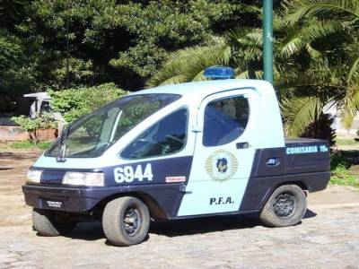 La plus petite voiture de police au monde.