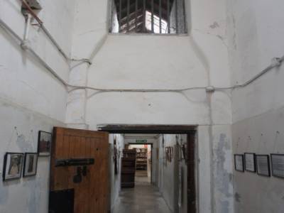 PRISON POUR LES ABORIGENES