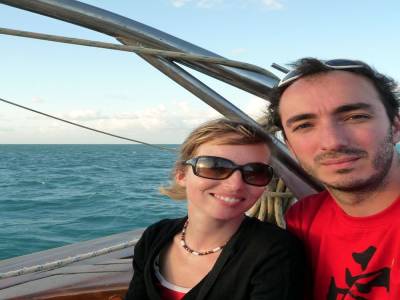 Tiens bon la vague tiens bon le vent. Hisse et ho!