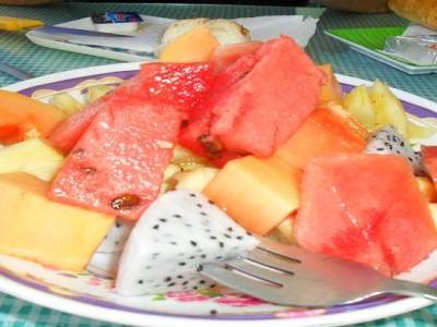 Tous les fruits qu on aime: pasteque, dragon fruit, banane, mangue....