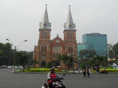 Eglise vanille fraise a Saigon