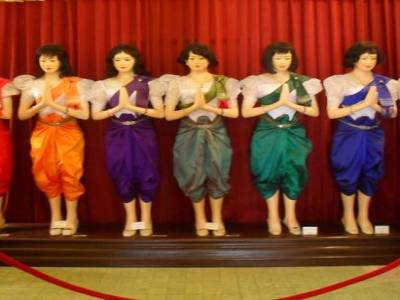 Costumes de mariage : une couleur pour chaque jour de la semaine