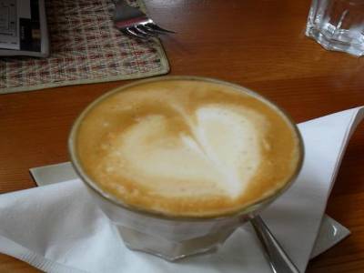 1er bon cafe ... servi avec amour!