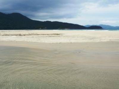 La plage de Dois Rios sur l'Ilha Grande, magnifique. Deux rivières de chaque côté d'une plage déserte... Le rêve
