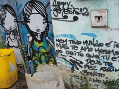 Graff à Trinidad, petit village d'anciens hippies et de surfeurs... Ambiance très cool!