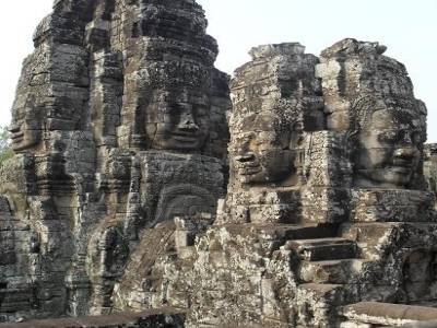 En tout 216 visages d'Avalokiteschvara au sourire enigmatique vous contemplent !