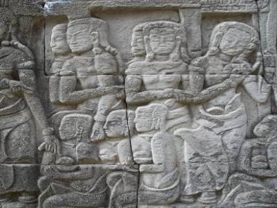 bas relief representant la vie quotidienne