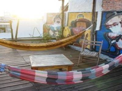 L'espace de travail et de vie en communaute dans une pousada (petite auberge)