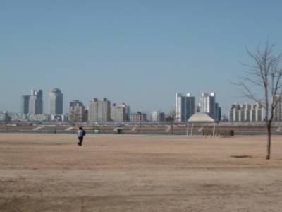 Sur les Bords de la Han River...