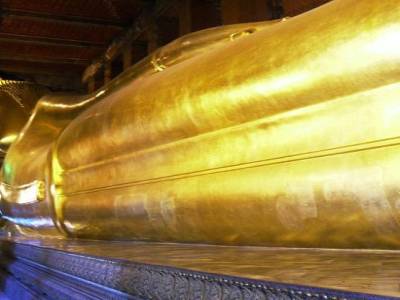 position du bouddha couche (45 metres de long !)