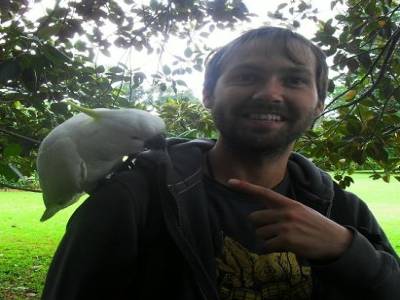 lui c mon pote, il est reste un quart d'heure sur mon epaule !
