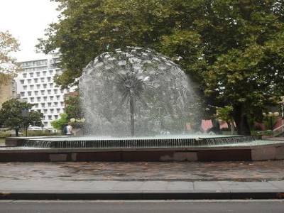 une fontaine a arbre, ou un arbre a fontaine