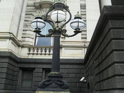 Ils st ultra classe les lampadaires du parlement a Melbourne