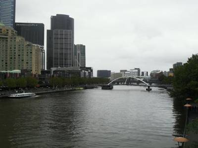Vue du pont avec la tour PwC! Snif!