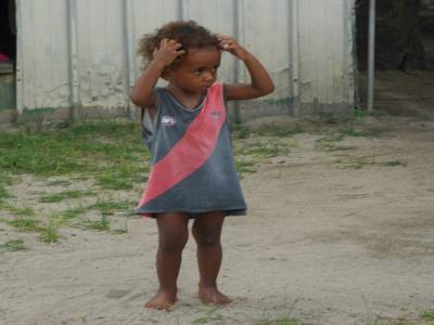 Enfant sur l'île de Nanuya