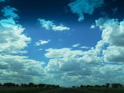 Amelie trouve que le ciel est plus grand ici... on dirait bien !