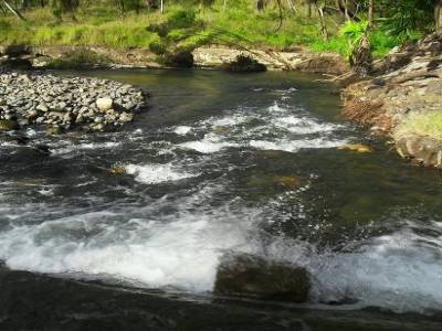 en australie, il n'y a pas de pont, la route passe par le lit de la riviere.. 