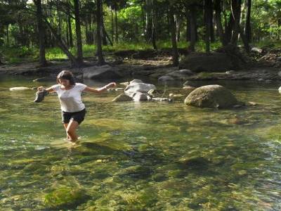 premiere traversee hyper galere : les cailloux sont coupants comme des lames de rasoire chauffees dans les feux de l'enfer