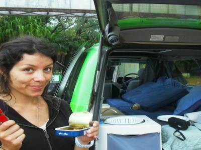 merci tata regine et tonton doudou pour les couverts ! tres utile pour manger des conserves !