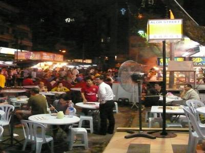 Diners dans la rue