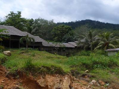 Longhouse traditionnelle à Bornéo