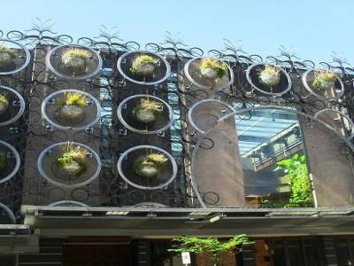 une facade en pot de fleur