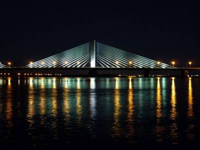 Pyramide d'Egypte ou pont de Bourgogne????