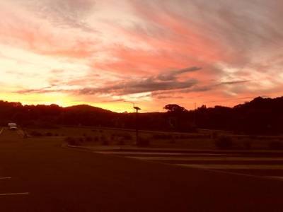 fabuleux coucher de soleil sur notre aire d'autoroute preferee (on y a passe 3 nuits !)