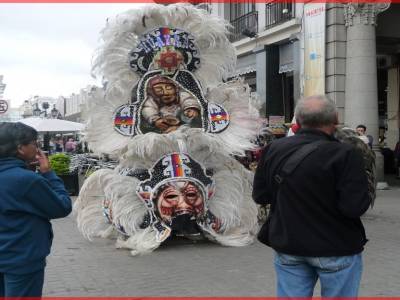 Masque de danse folklorique