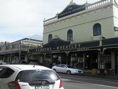 Bellingen, et la Hyunday Gets du conseiller muncipal en charge de la voirie