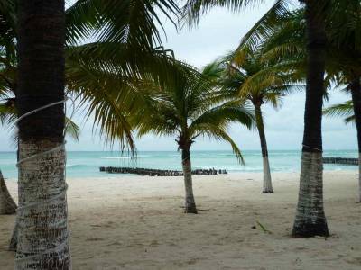 Belle plage avant la pluie