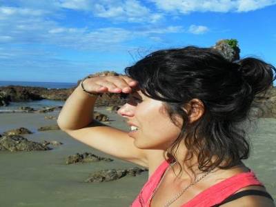 Amelie se prend pour une indienne au milieu des sioux!