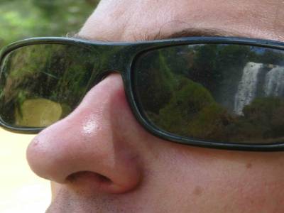 A TRAVERS LUNETTE