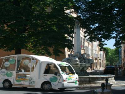 Aix en Provence - La fontaine des quatre dauphins