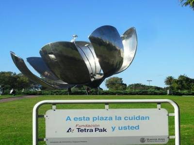 le nouveau symbole de BA : la fleur geante sponsorisee par Tetra Brik de Tetra Pak !!