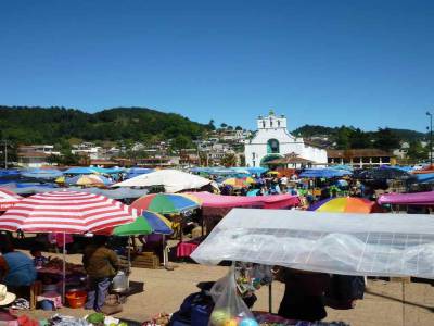 Marché sur la place de San juan de Chamula