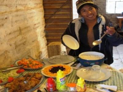 Janet, notre guide durant les 4j. Elle nous faisait aussi la cuisine et nous a appris quelques mots en quechua