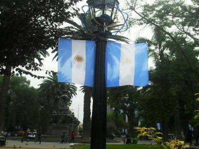 heureusement qu´il ya des drapeaux argentins, passquón se croirait dans un autre pays (en corse par exemple)