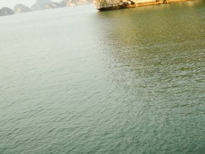 Baignade dans la Baie d'halong