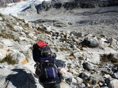 Deuxieme jour au Huayna, marche d´approche avec tout le matos sur le dos